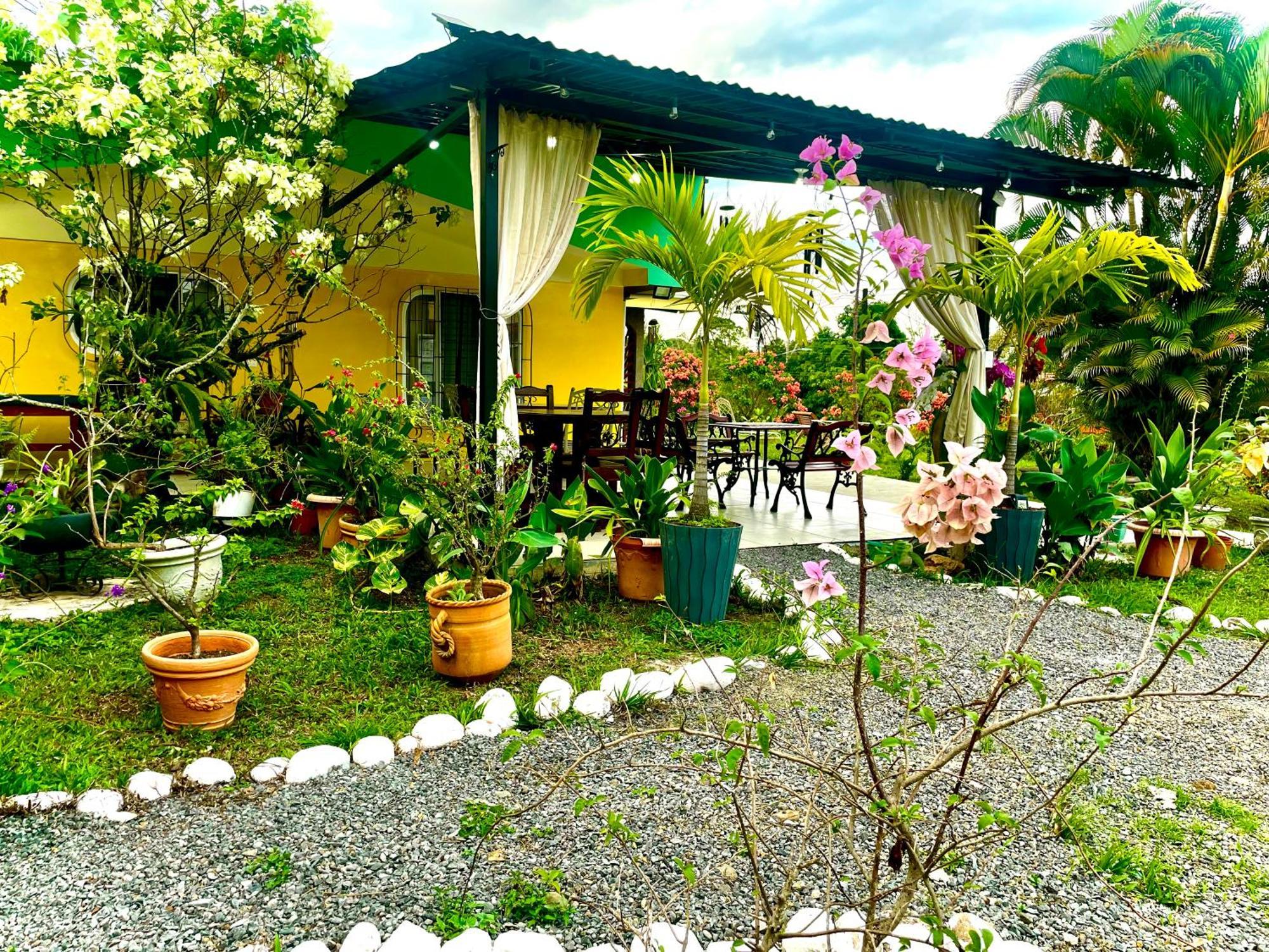 Hotel Tierra De Volcanes La Fortuna Exterior foto